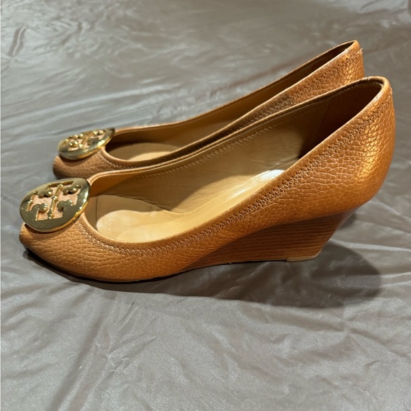 Tory Birch Wedge Heel Peep Toe 7 1/2 - Picture 3 of 6